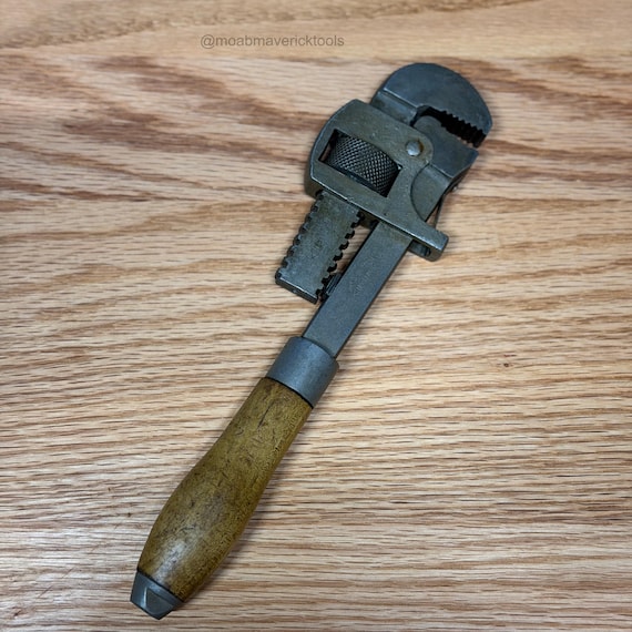 Vintage Walworth Stillson Pipe Wrench No.10 – Boston USA – Genuine Stillson – Wood Handle Plumber Tool