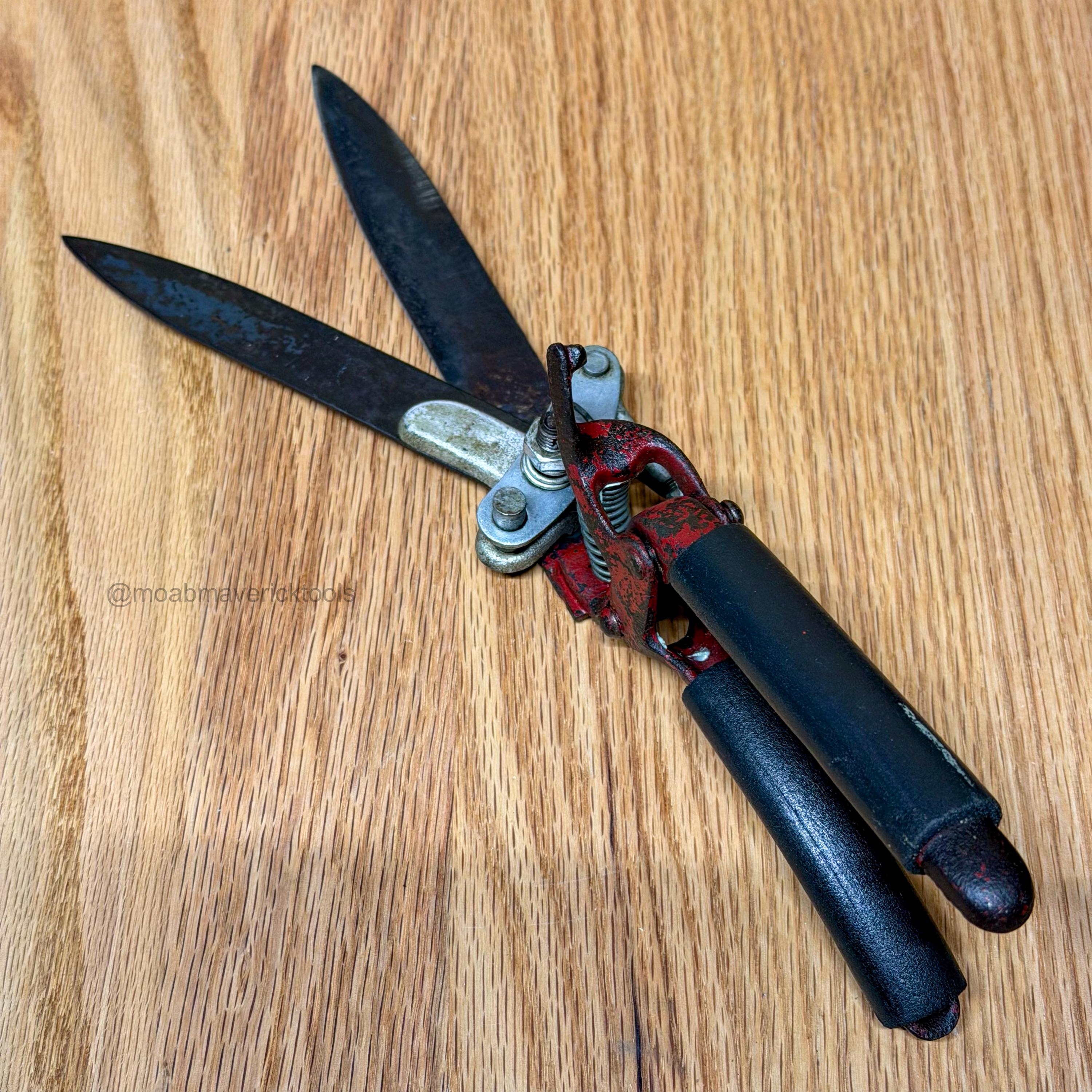 Vintage Grass Shears Red Hand Shears Manual Lawn Trimmer Garden Tool