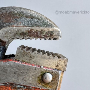 Vintage RIDGID 10" heavy duty pipe wrench – worn red patina USA made plumbing wrench image 6