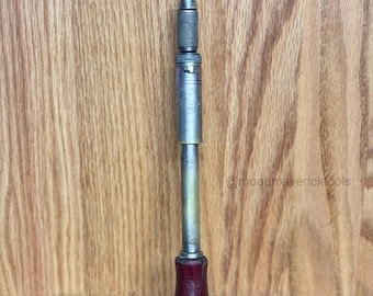 Vintage Yankee No. 30A Spiral Screwdriver – 1920s USA Tool with Red Wood Handle