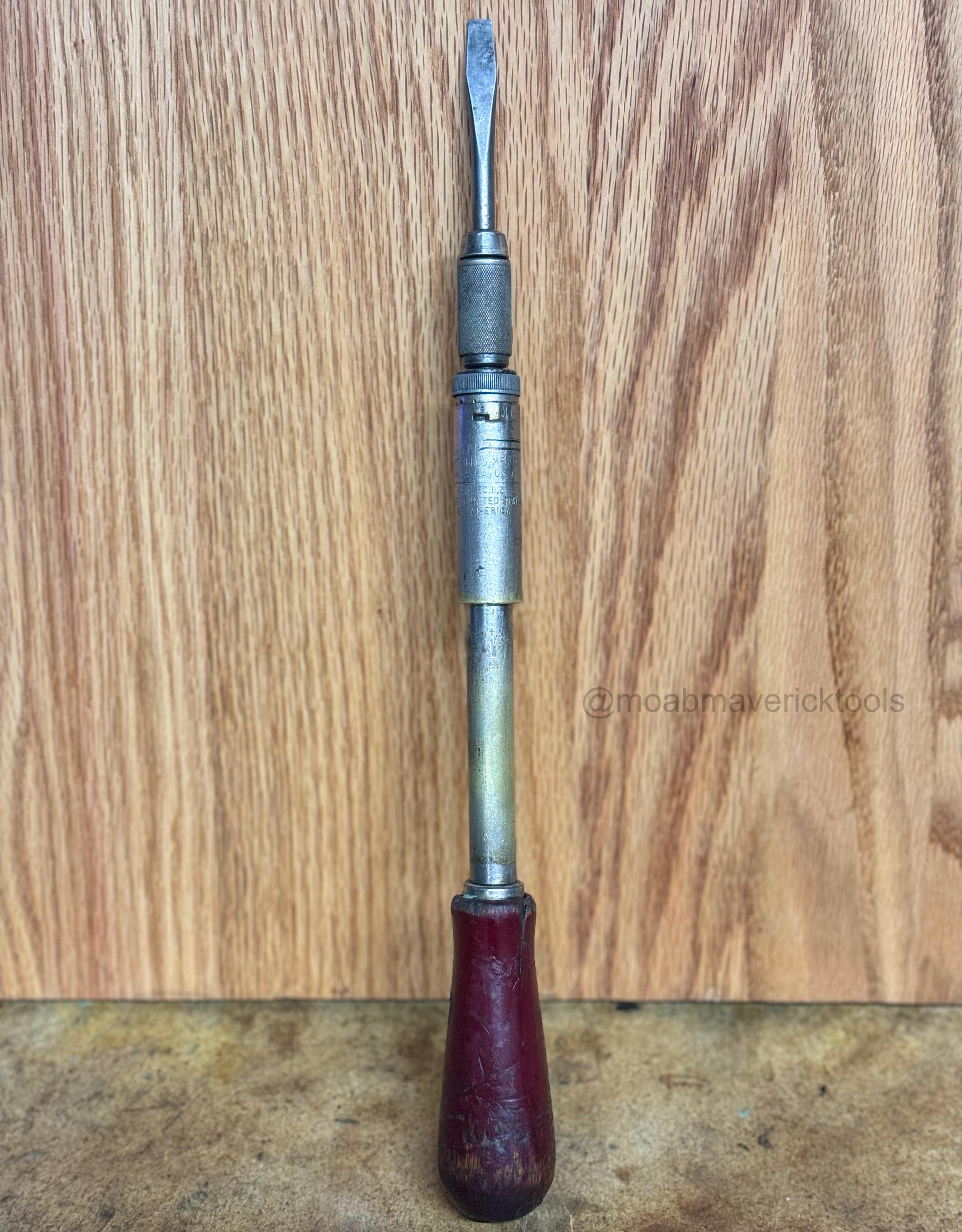 Vintage Yankee No. 30A Spiral Screwdriver – 1920s USA Tool with Red Wood Handle