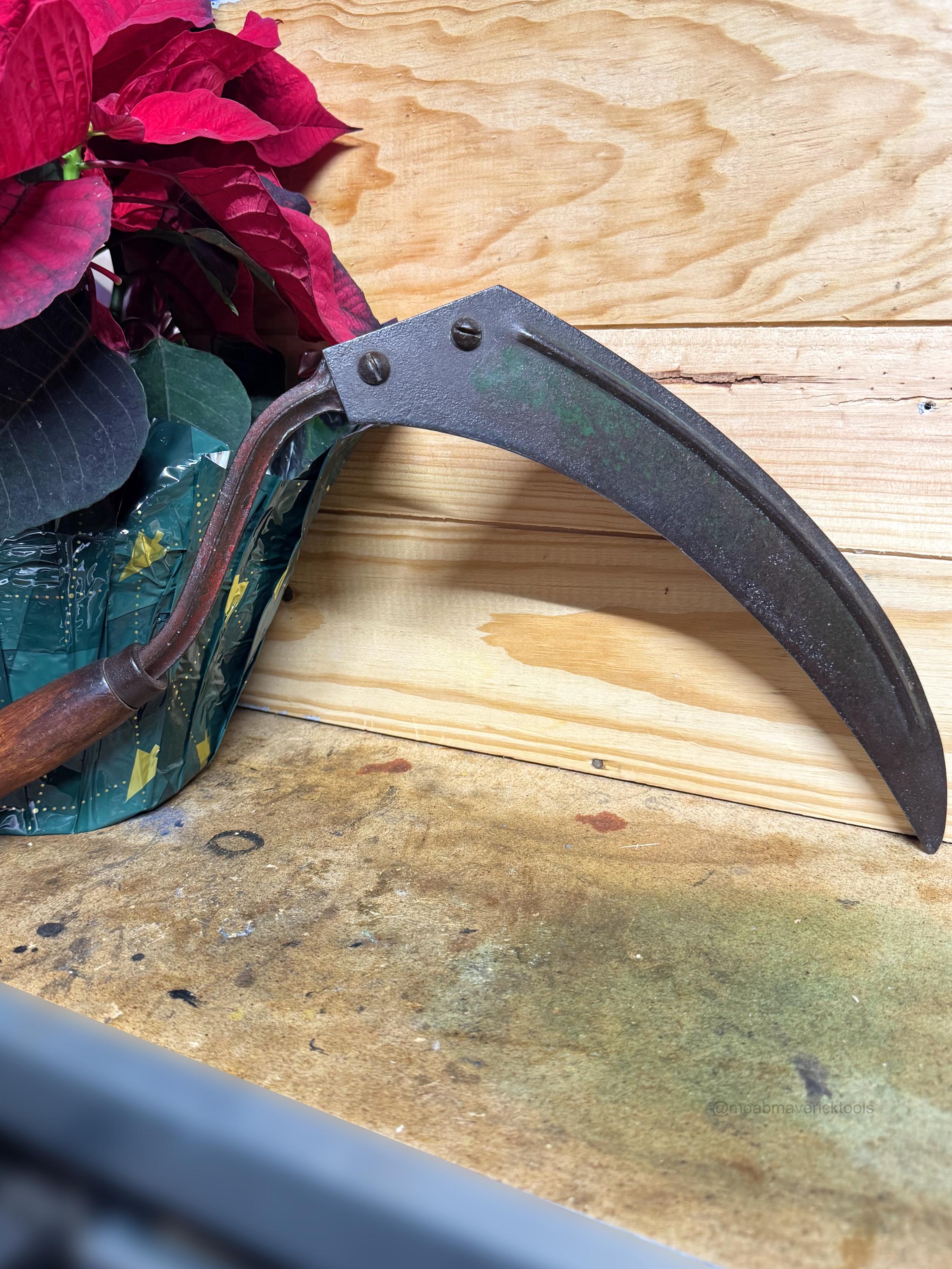 Vintage Hand Sickle / Corn Knife – Restored Curved Blade Garden Tool, 1930s–50s