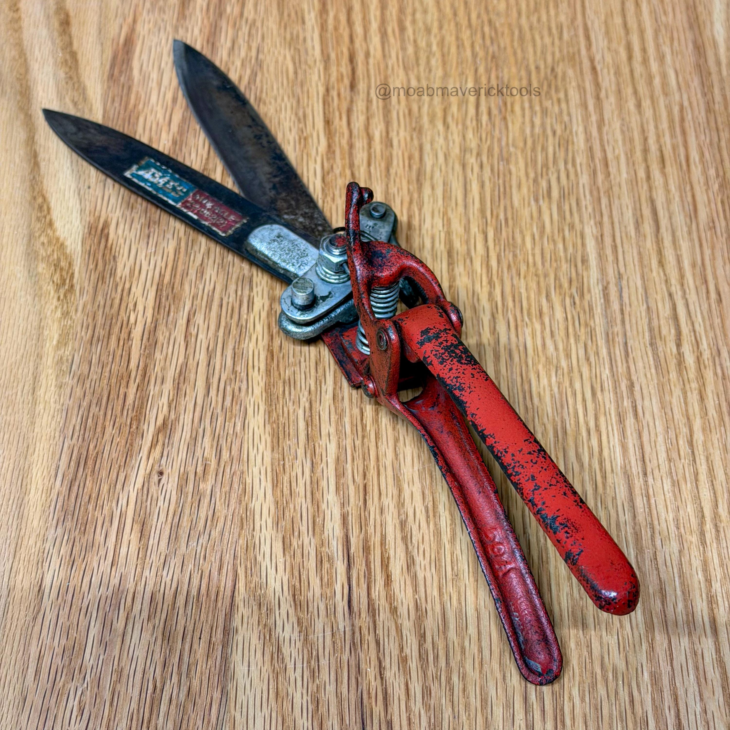 Vintage AMES Miracle Grass Shears Manual Lawn Trimmer Red Garden Tool