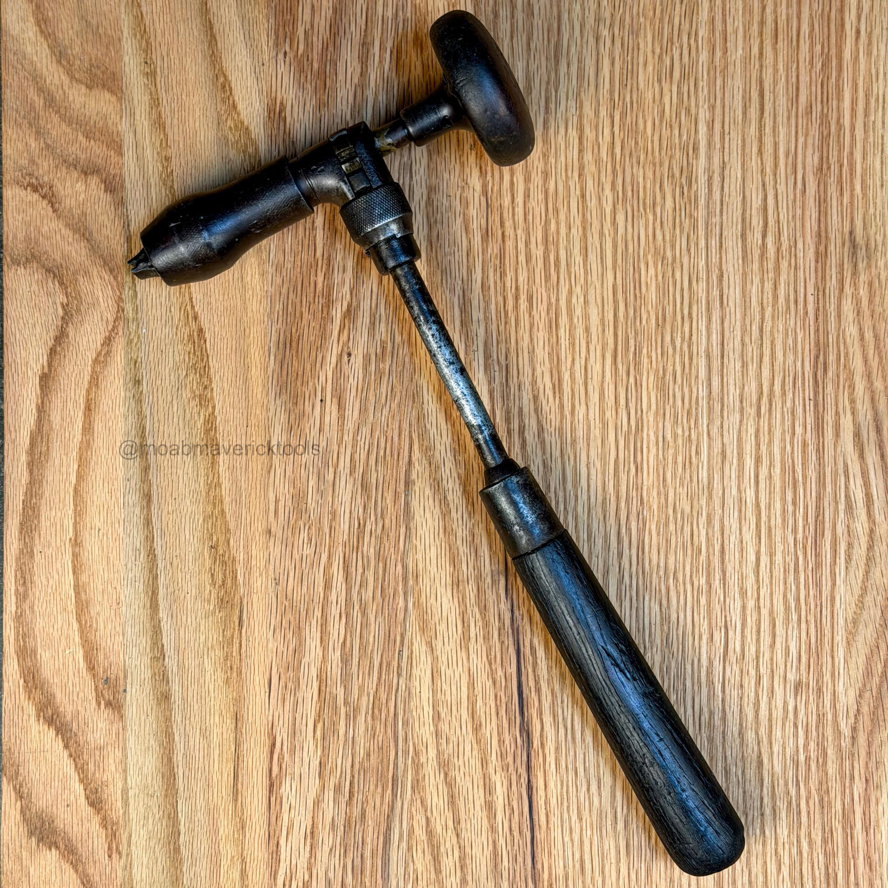 Vintage Joist Brace Hand Drill Primitive Tool Decor Ratcheting Right Angle Brace