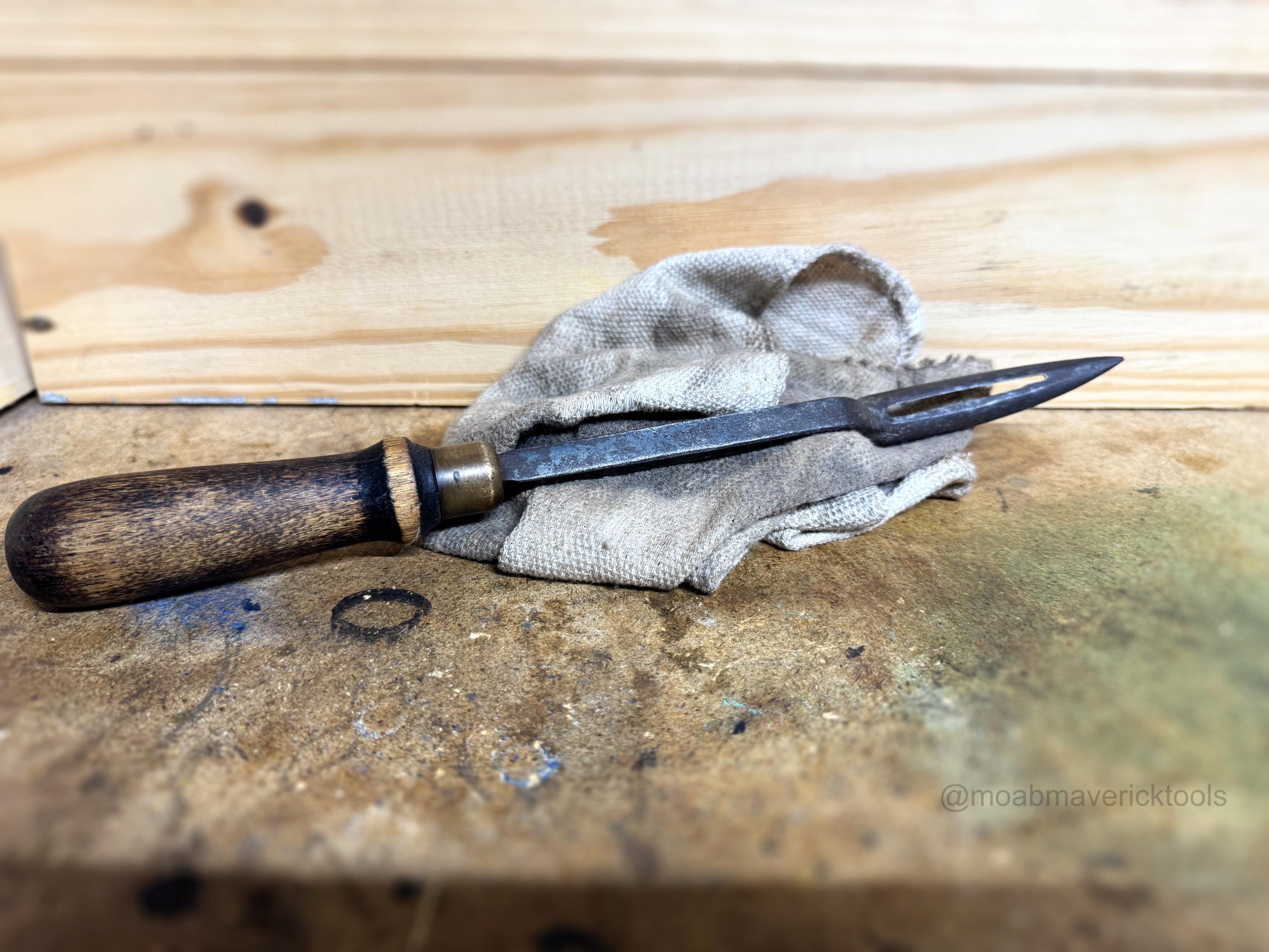 Vintage Vlchek Babbitt Bearing Scraper – Slotted Spear-Point Blade, Wood Handle, Cleveland USA