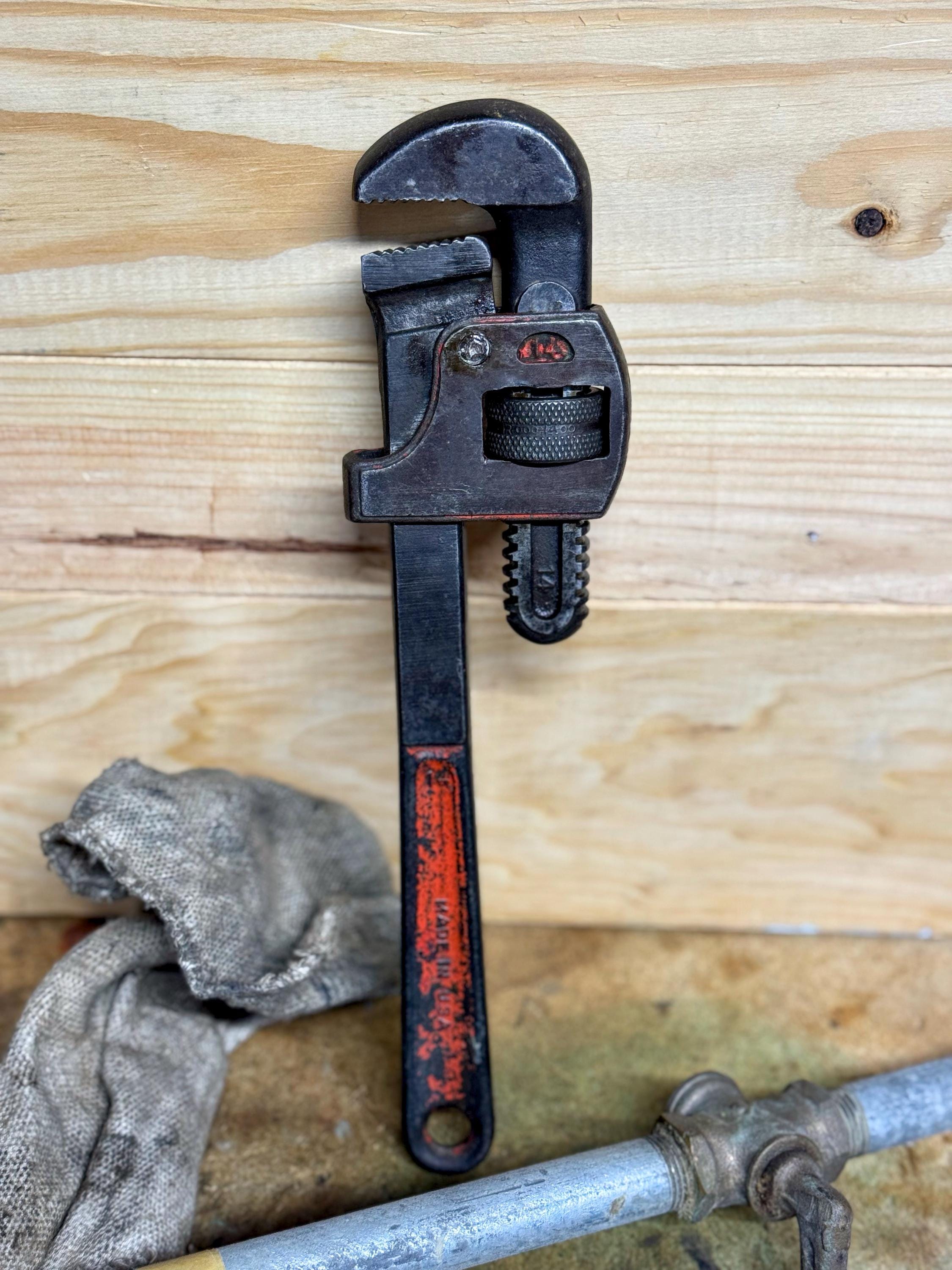 Vintage 14” Pipe Wrench – Made in USA, Red Handle Panel, Stillson Style Adjustable Wrench