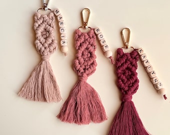 Chaveiro de Macramê com Nome, Presentes para Despedida de Solteira, Presente Personalizado para Madrinhas, Acessórios Artesanais para Bolsas