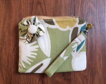 Outlined Floral Flower Wristlet