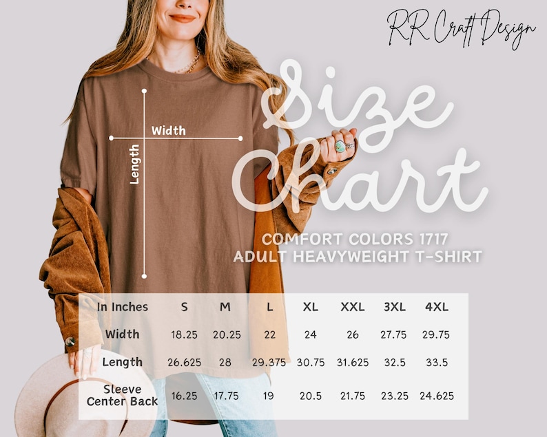 Puede incluir: Una camiseta marr&oacute;n Comfort Colors para adultos de peso pesado con una tabla de tallas. La tabla muestra las medidas en cent&iacute;metros para el ancho, el largo y el centro de la manga para las tallas S a 4XL. El texto "RR Craft Design" est&aacute; en la esquina superior derecha.