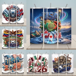 Pu&ograve; includere: Una collezione di bicchieri in acciaio inossidabile con vari design. I bicchieri presentano palloni da calcio, bandiere e testo relativo alla Coppa del Mondo 2026, tra cui "USA", "Messico", "Canada", "Norvegia", "Colombia", "Francia" e "Paesi Bassi".