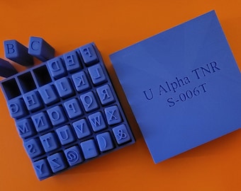 Sellos completos del alfabeto en mayúsculas para arcilla de cerámica. Elija su fuente.