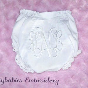 Braguitas de bebé con monograma: Cubrepañal blanco personalizado