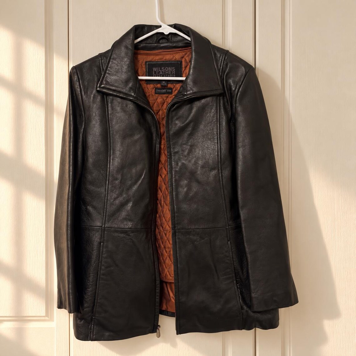 Vintage Wilsons Leather Pelle Studio Black Leather Jacket XL Thinsulate Zip Out Liner Men’s Coat, foto 2 di 5