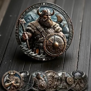Puede incluir: Una moneda metálica circular detallada que representa a un guerrero vikingo con un casco con cuernos, un hacha y un escudo. La moneda tiene una apariencia envejecida y antigua con detalles intrincados. Varias monedas más pequeñas con diseños similares se muestran debajo.