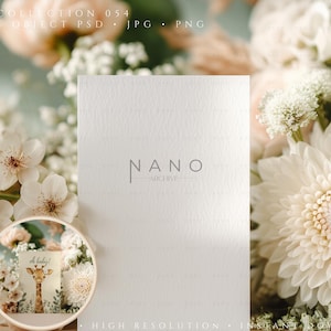 Könnte beinhalten: Eine strukturierte, cremefarbene Karte mit dem Text "NANO ARCHIVE" steht im Mittelpunkt, umgeben von weichen, weißen Blumen und Blättern. Ein kleineres, kreisförmiges Bild zeigt eine Giraffenillustration auf einer Karte mit "Oh baby!". Der Hintergrund enthält Text: "COLLECTION 054 SMART OBJECT PSD JPG PNG HIGH RESOLUTION".