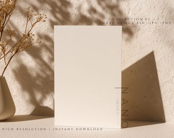 Abgewinkelte vertikale Grußkarte Mockup Einladung Neutrale Karte PSD Strukturpapier Briefpapier Minimalist bearbeitbares Photoshop Lifestyle Bild