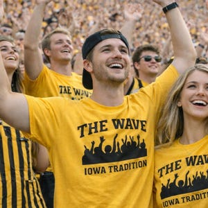 T-shirt The Wave Iowa Tradition, T-shirt Iowa Football Game Day, T-shirt Hawkeye Fan, Kinnick Stadium Tradition