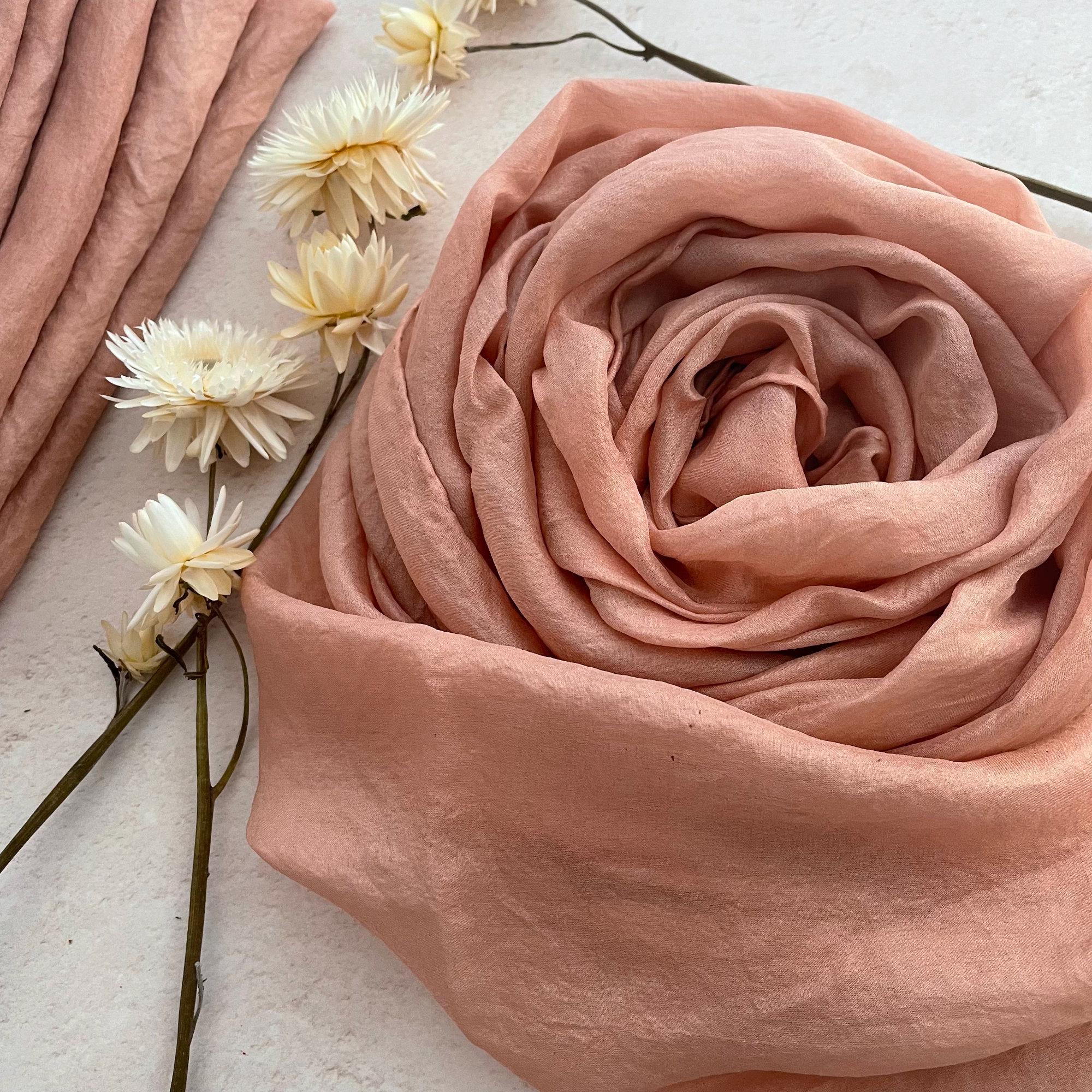CHRISTIAN DIOR / LANVIN - 2 foulards en soie à dėcor de fleurs et