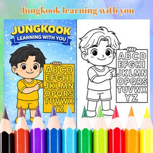 Puede incluir: Portada de libro de aprendizaje infantil con el texto "Jungkook Learning With You". La portada presenta a un niño de dibujos animados sosteniendo un letrero con el alfabeto. Una fila de lápices de colores en la parte inferior.