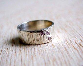 Simple engraved wedding band - Modern gemstone wedding band -3 round swarovski stone- engagement ring- modern geometrical bark ring