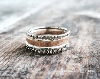 Juego de 4 anillos de apilamiento, anillos sólidos de plata y cobre, anillos en capas grabados / martillados / envueltos / pulidos , anillos de estilo Boho