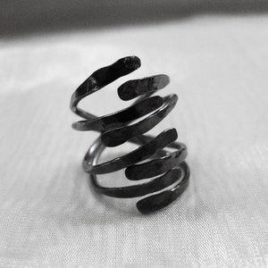 Adjustable black ring- platinium plated sterling silver ring- statement ring - minimalist ring - Geometrical ring- midi or knuckle ring