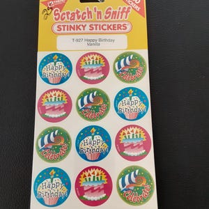 ヴィンテージトレンド ハッピーバースデー バニラ スクラッチ＆スニフ ステッカー（5枚入り）