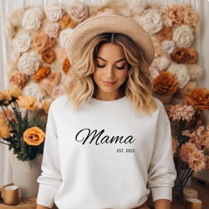 Personalised Mama Sweatshirt, Minimalist T-Shirt, Mother's Day Gift, Modern Mama Hoodie, Pregnancy Announcement Tee, New Mom To Be Gift