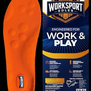 Può includere: Soletta arancione WORKSPORT SOLES con superficie strutturata. La soletta presenta il logo WORKSPORT SOLES e il testo "Engineered for Work & Play". La soletta è progettata per un'ammortizzazione migliorata, l'assorbimento degli urti e una vestibilità personalizzabile.