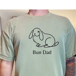 Customizable T-shirt “Proud Dad Bun”, minimalist bunny, rabbit Dad gift, Comfort Colors style, available in 7 colors, Ram Rabbit