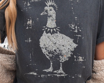 Camiseta vintage grunge con ganso gracioso PNG, ganso gótico punk, ganso vintage desgastado, camiseta retro con gráfico de ganso, descarga digital, moderna, linda.