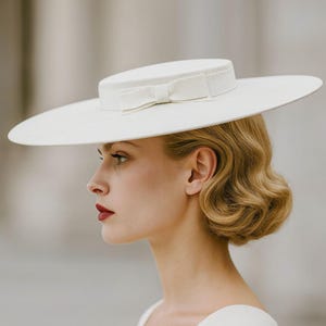 Sombrero canotier GENEVA en paja Pinokpok color marfil con cinta de grogrén