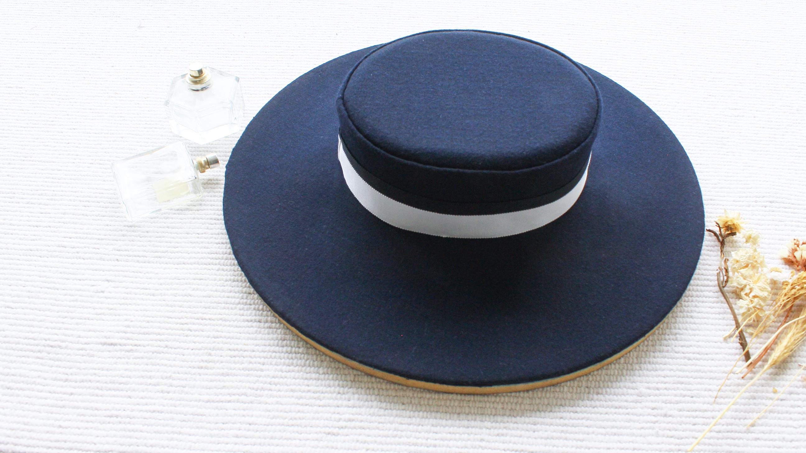 Blue Boater Hat 100% Wool And Removable Pearl And Gold Chain Natural Straw Boater Hat With Blue Ribbon, Elegant Straw  main image 3