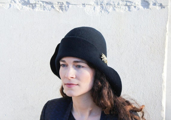 SERAPHINA Darkest Navy Felt Cloche Hat for Women With  display picture 1