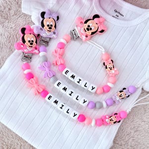 Anpassad Minnie Mouse nappklämma, personlig namnhållare för bebisar, babyshowerpresent