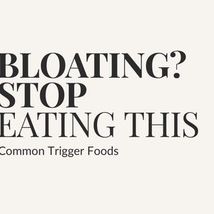 Könnte beinhalten: Cremefarbene Grafik mit schwarzem Text. Der Text lautet "BLÄHUNGEN? HÖREN SIE AUF, DIES ZU ESSEN" in einer fetten Serifenschrift. Darunter steht "Häufige Auslöser-Lebensmittel".