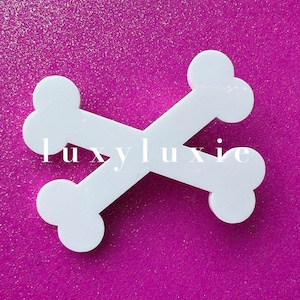 Crossbones Clip