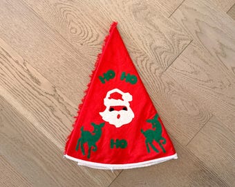 Vintage Red Christmas Tree Skirt with White Trim and Holiday-Themed Felt Appliqués
