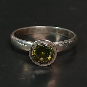 Lucent Jewellers Sterling Silber 925 Grün CZ Ring Größe 8.25