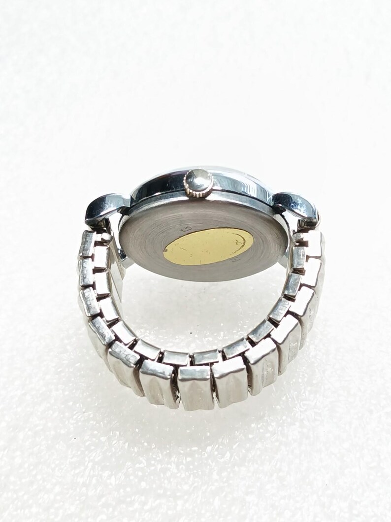 Vintage Le Baron Quartz Watch Ring Silver Tone Stretch Band Size 8 image 7