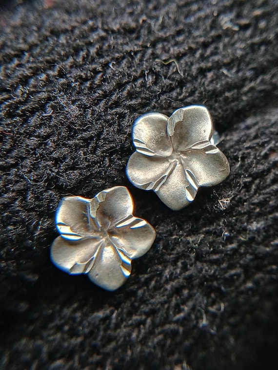 Tiny Sterling Silver Flower Stud Earrings Minimal… - image 1
