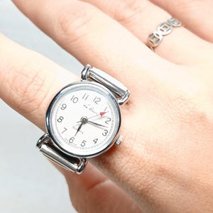 Vintage Le Baron Quartz Watch Ring Silver Tone Stretch Band Size 8 image 2