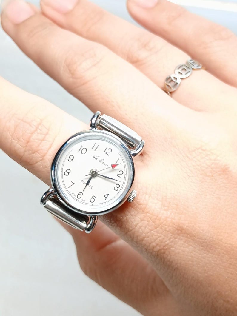 Vintage Le Baron Quartz Watch Ring Silver Tone Stretch Band Size 8 image 2