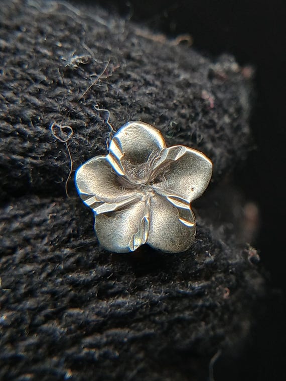 Tiny Sterling Silver Flower Stud Earrings Minimal… - image 9