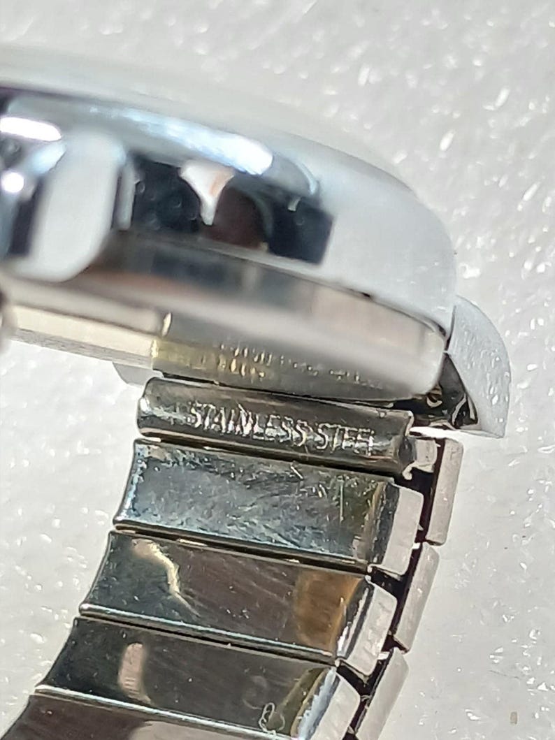 Vintage Le Baron Quartz Watch Ring Silver Tone Stretch Band Size 8 image 8