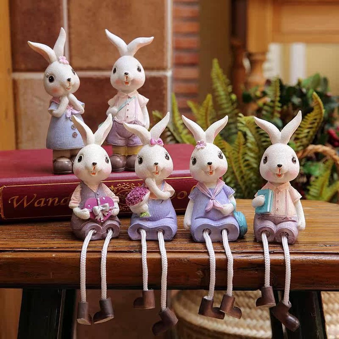 Shelf Sitters With Dangling Legsnull