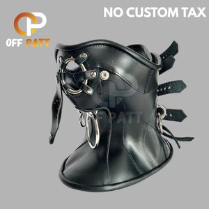 Puede incluir: Restricción de cuero negro con anillos y hebillas de metal plateado. El producto tiene un diseño curvo e incluye el texto "NO CUSTOM TAX" en la parte superior. El logotipo "OFF PATT" es visible en la esquina superior izquierda.