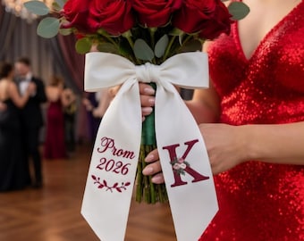 Banda bordada para ramo de pareja de graduación, cinta con monograma personalizado, banda con nombre de graduación, regalo único para ella.