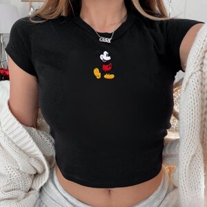 Puede incluir: Un letrero de madera r&uacute;stica con el texto "Welcome to our home" en letras blancas. El letrero presenta un acabado envejecido y un dise&ntilde;o simple y acogedor, ideal para la decoraci&oacute;n de la entrada.