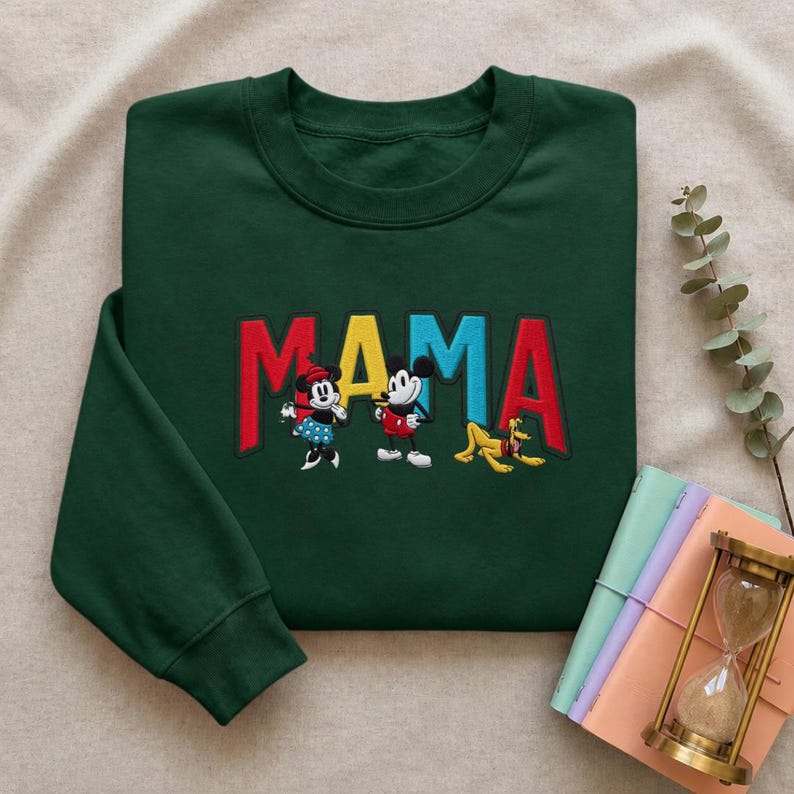 Sudadera retro bordada de Disney Mickey & Co. – Sudadera vintage con bordado de Mickey Mouse, cuello redondo, camiseta clásica con el logo de Disney, regalo ideal para fans imagen 5